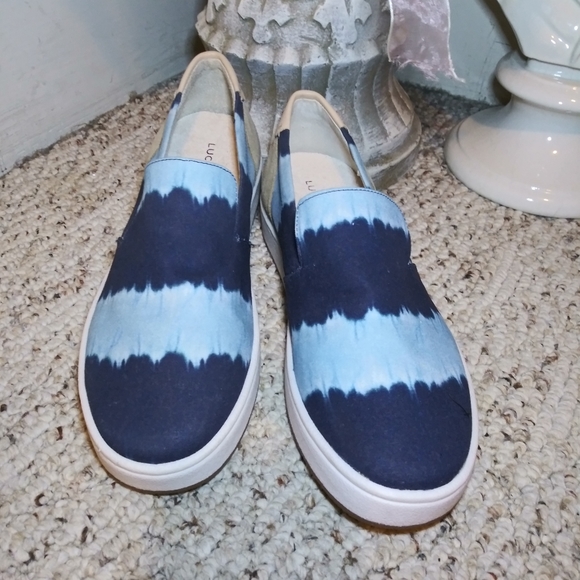 Lucky Brand Hadie Boho Blue & Tan Tie Dyed Slip-On Sneakers - Picture 2 of 8